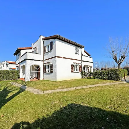 226 - Villaggio Riva Musone Villa Con Portico E Ampio Giardino, Climatizzata, 200 Mt Dal Mare Pulizia, Biancheria E Spiaggia Inclusa Allo Chalet Bebo'S